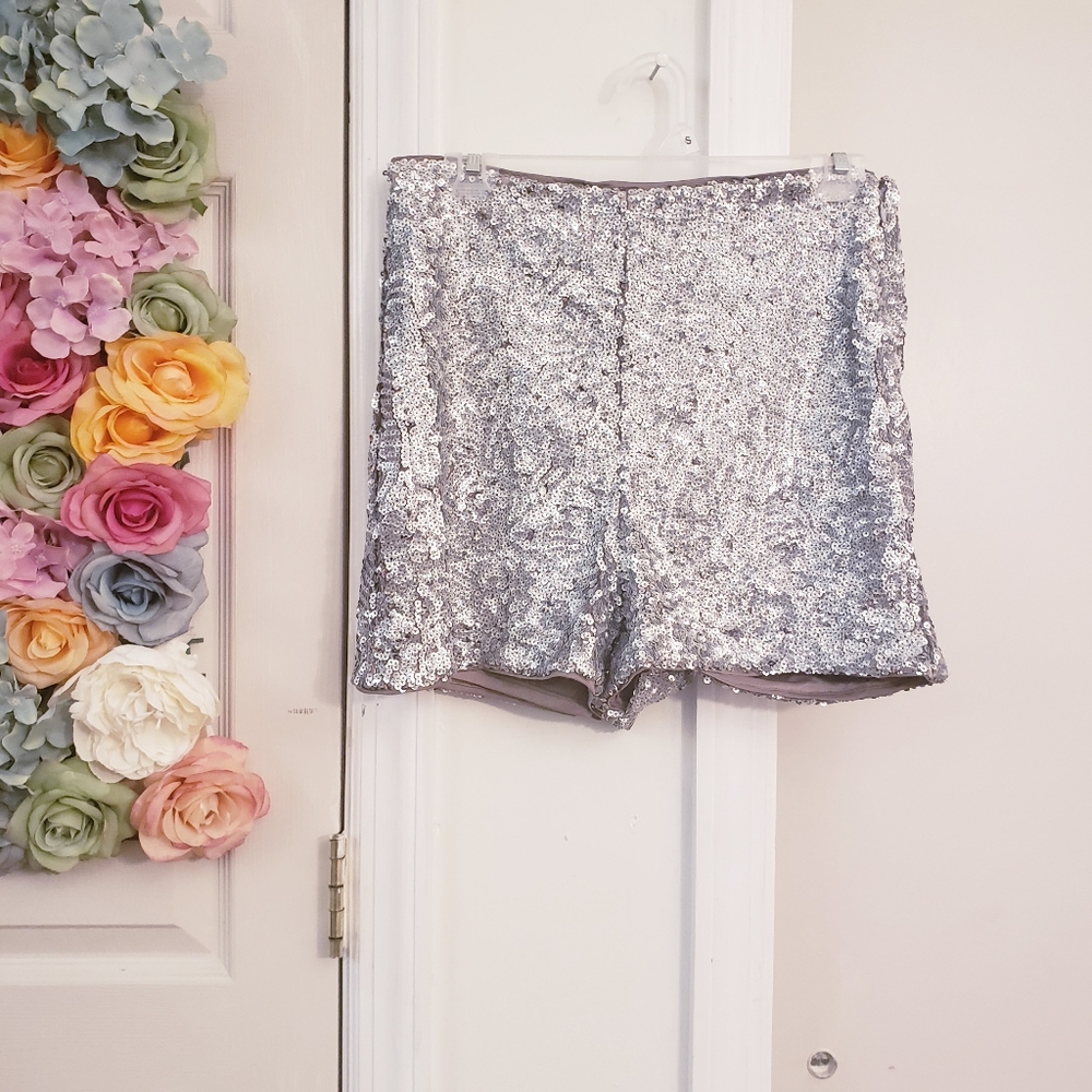 New EXPRESS High Waisted Silver Sequins Mini Short - Picture 4 of 10